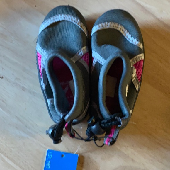 Surf Style Water Shoes - Picture 1 of 3